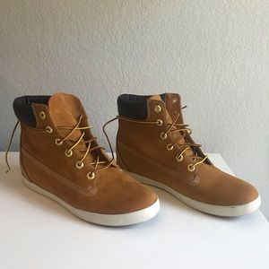 Women’s Size 10 Timberlands!! Only Worn Once!